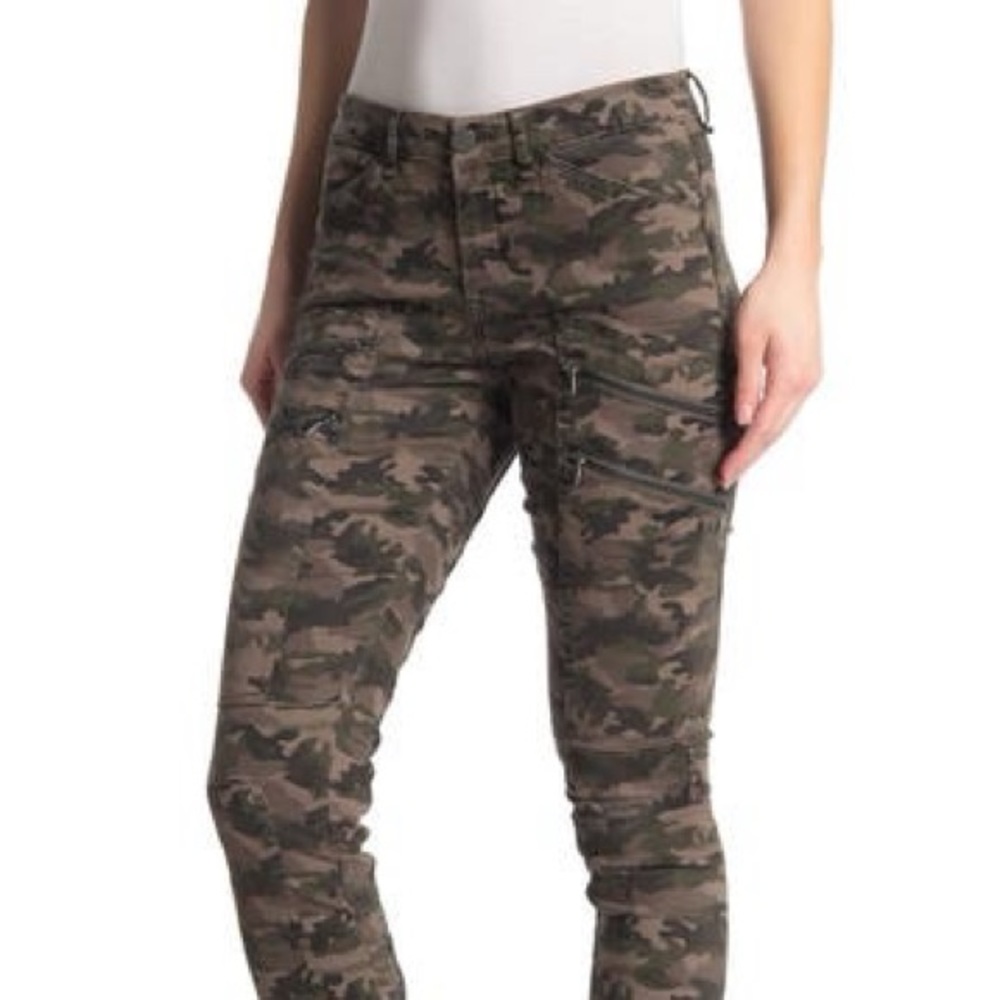 NEW 💫 Blank NYC High Rise Camo Jeans